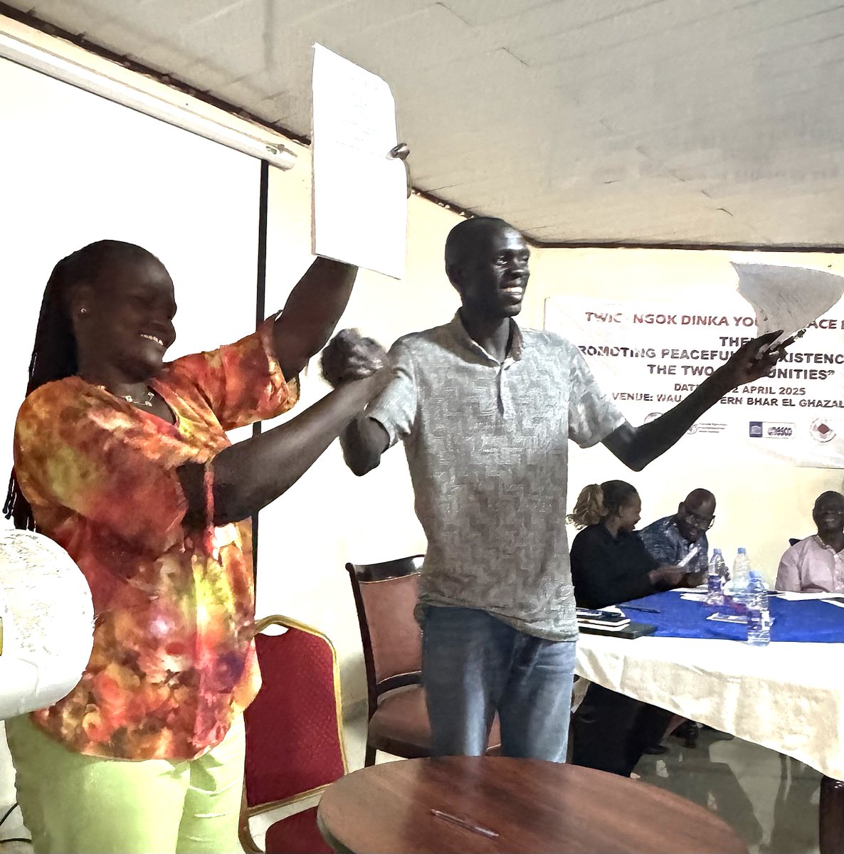 UNISFA_1's tweet image. #Ngok &amp;amp; #Twic Dinka youth leaders have signed a peace agreement committing to:
 ✔️ Cessation of hostilities
 ✔️ Free movement of people &amp;amp; goods
 ✔️ Combatting harmful information including disinformation, misinformation and hate speech.

Since 2022, the two feuding communities,