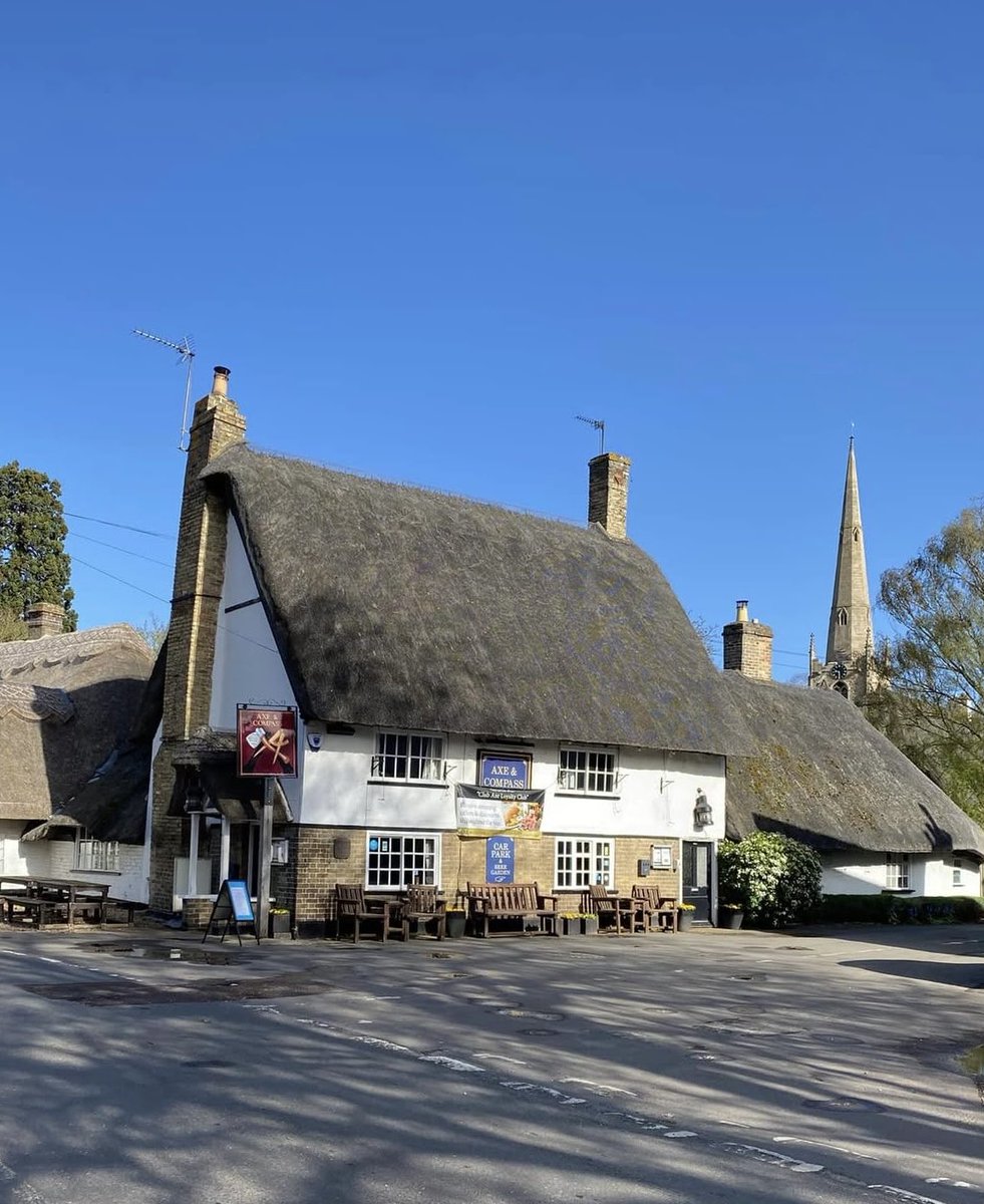 zarahandley's tweet photo. Historic and picturesque, with thatched cottages, stunning church and a traditional pub😍
Hemingford Abbot, Cambridgeshire, last April https://t.co/fW9NPCQU2f