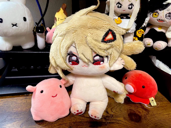 ぽみぬいできた押し笛を仕込んだので、押すとプキーと鳴きます(情けなくて良い) 