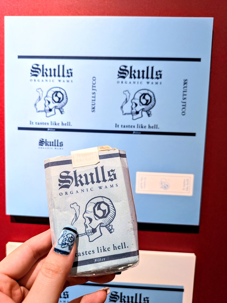 utsurogarasu25's tweet photo. #TRIGUN展に行ってきました

Skulls🚬💀

・公式
・コス用に2年前に作ったやつ（中は白ウィンストン）
・昨日したセルフネイル https://t.co/57UWvovUQ3