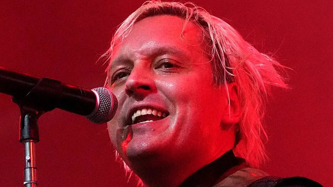 TheExtremeMusi1's tweet photo. #HappyBirthday to Arcade Fire's Win Butler (45)
their top 10 songs are:
10. Power Out
9. Reflektor
8. No Cars Go
7. Tunnels
6. Afterlife
5. Sprawl II (Mountains Beyond Mountains)
4. The Suburbs
3. Intervention
2. Wake Up
1. Rebellion (Lies)
#ArcadeFire #WillButler https://t.co/QoqTZCJ795
