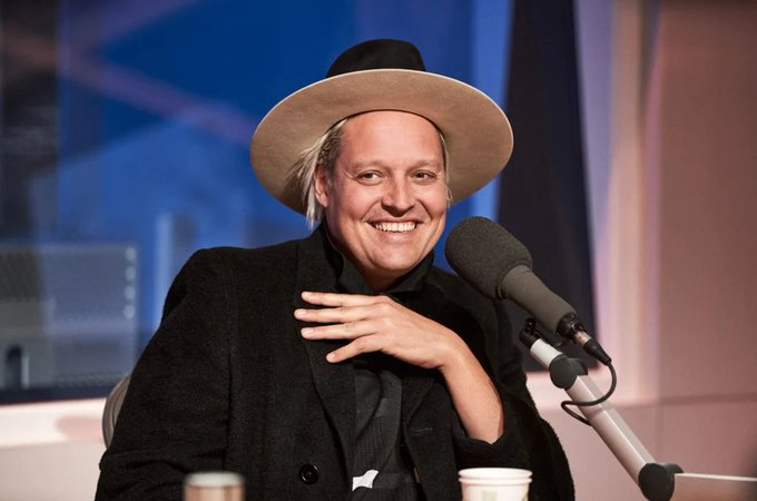 TheExtremeMusi1's tweet photo. #HappyBirthday to Arcade Fire's Win Butler (45)
their top 10 songs are:
10. Power Out
9. Reflektor
8. No Cars Go
7. Tunnels
6. Afterlife
5. Sprawl II (Mountains Beyond Mountains)
4. The Suburbs
3. Intervention
2. Wake Up
1. Rebellion (Lies)
#ArcadeFire #WillButler https://t.co/QoqTZCJ795