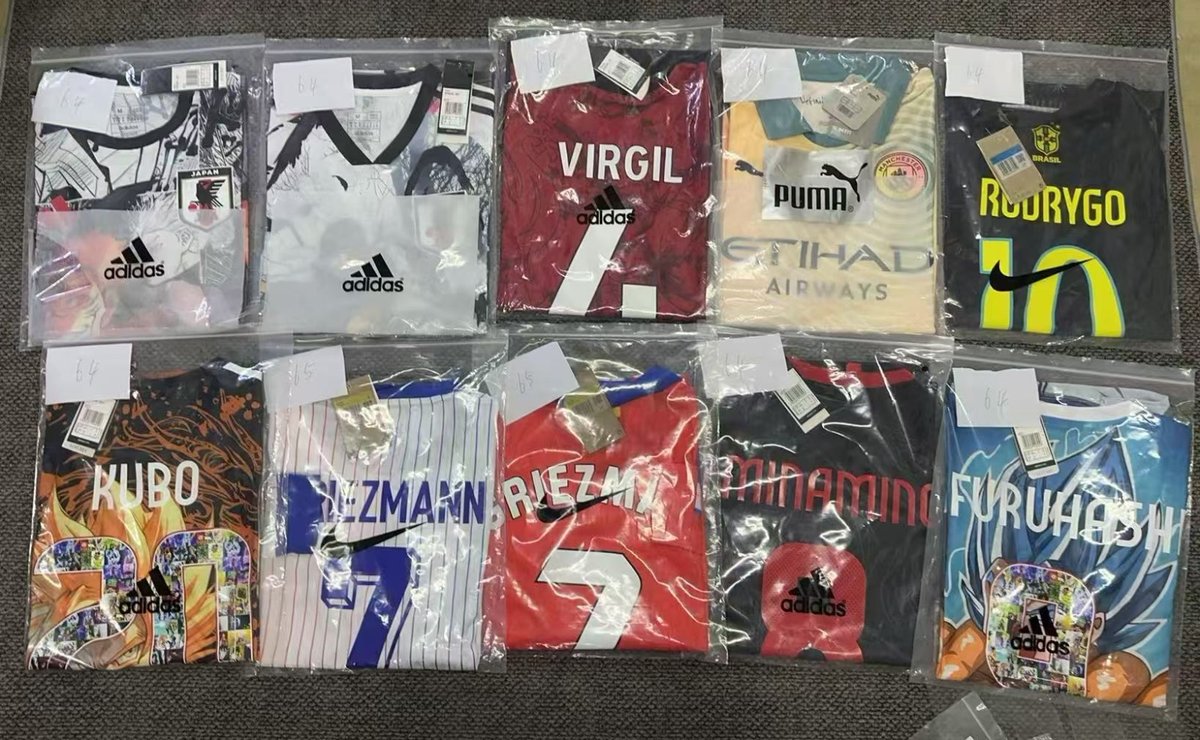 KitLegacy's tweet image. Orders Shipped to Customer! ✈️  

 - Free Shipping Across the Globe  
- Free Custom Name &amp;amp; Number Printing Available  
- Shirts Starting at Just €25  

#arsenal #retroclassickits #classicfootballshirts #realmadrid #fcbarcelona #football #soccer