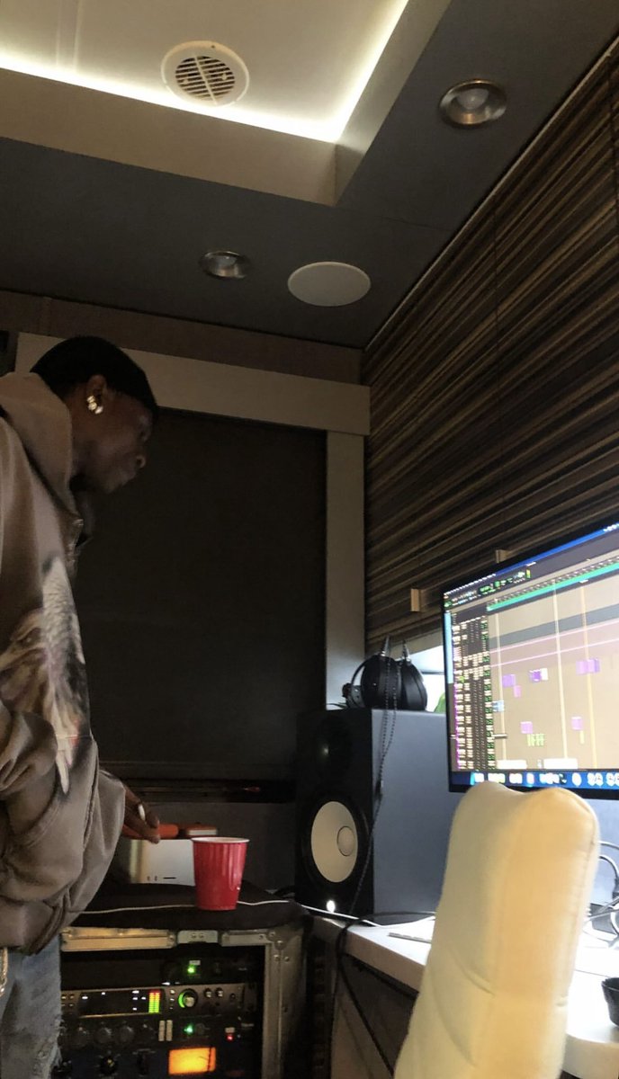 RodeoTheAlbum's tweet photo. TRAVIS SCOTT BACK IN THE STUDIO RIGHT AFTER HIS COACHELLA SET https://t.co/A1QRKvxsTS