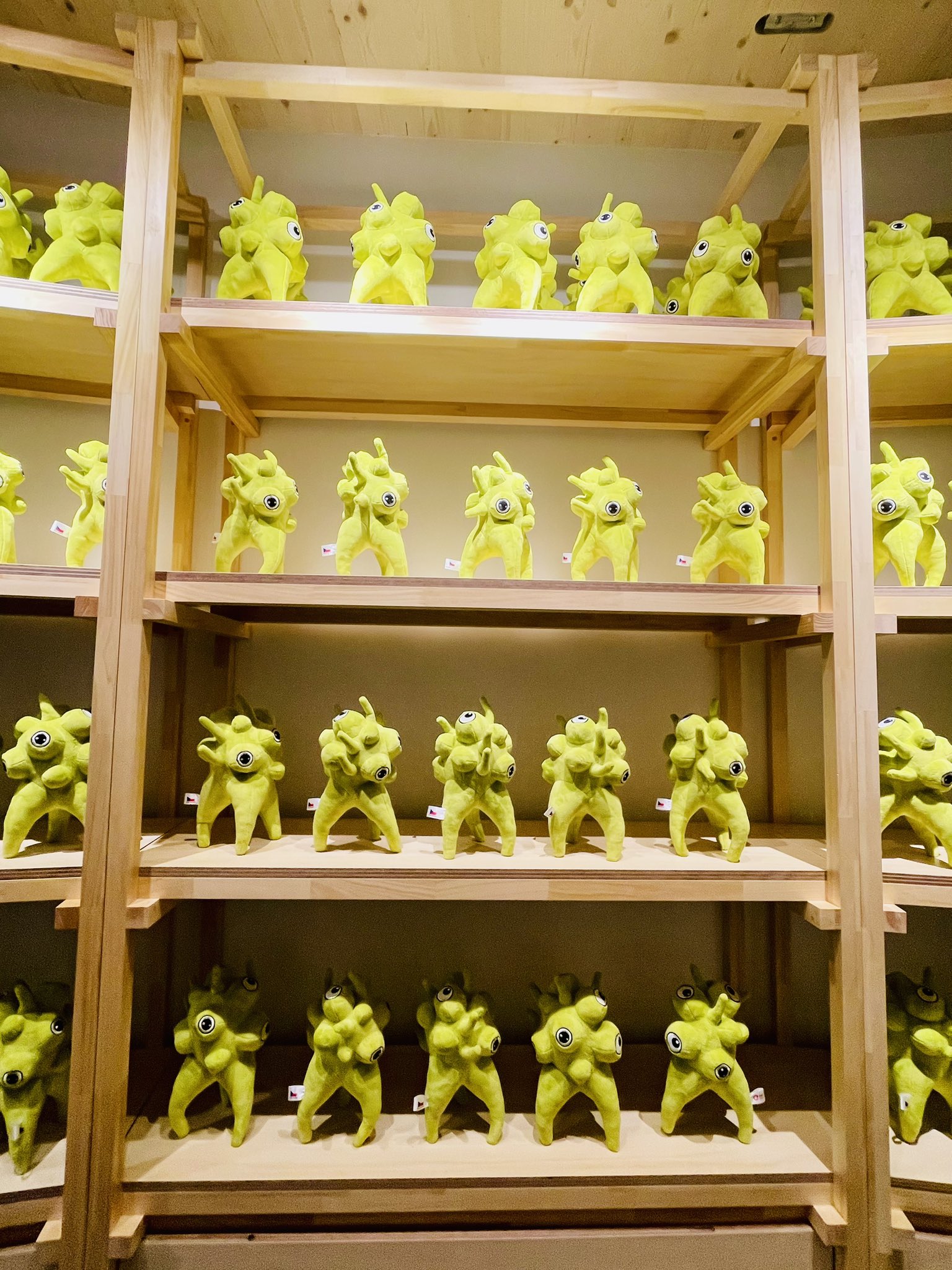 レネぬいぐるみ&ピンバッジセット　チェコ館 ゆでだんご on X: 