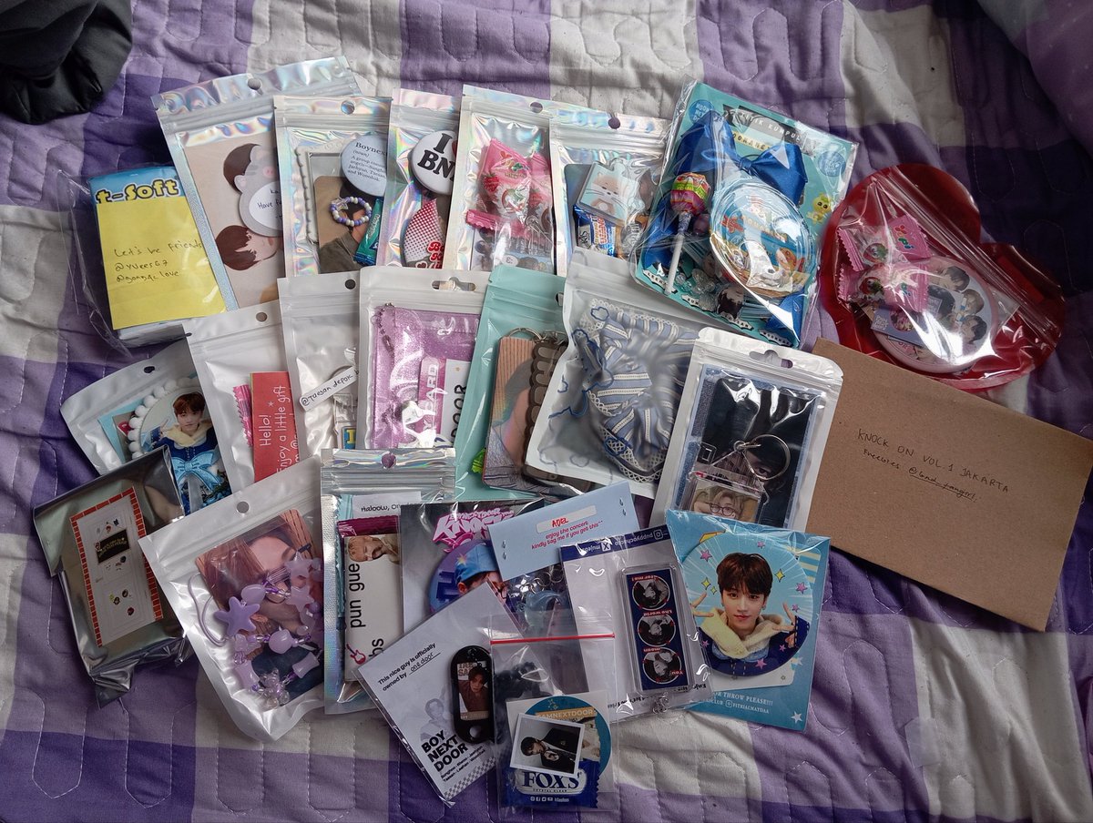 TERIMAKASIH BANYAK UNTUK FREEBIES SUPER GEMASNYAA ONEDOOR!! 🤩💙💙

(Sorry untuk yg ga ke-tag🙏)