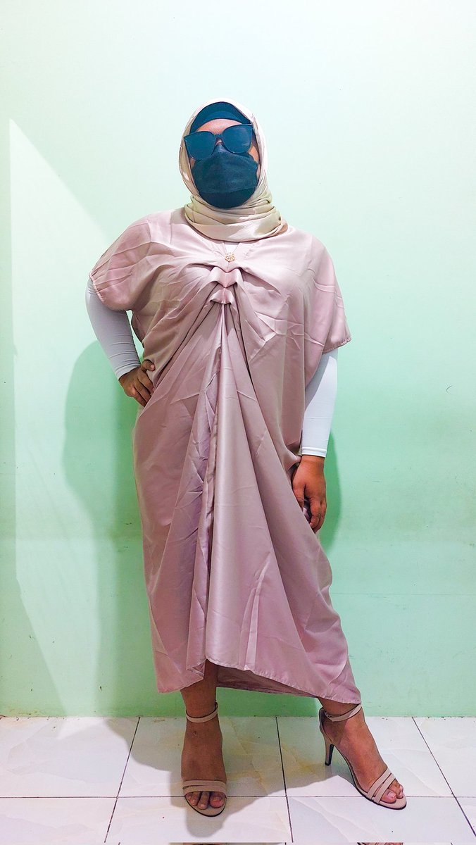 nnandrna14's tweet photo. Masih Ramadhan Vibes 
#crossdresser #crossdressermuslimah #Crossdresserindonesia #crosshijaber #cder #cderjilbab #sissy #bacolhijab #femboy #sissyindo #hijabstyle #satin #maletofemaletransformation https://t.co/kk9UNKpIDc
