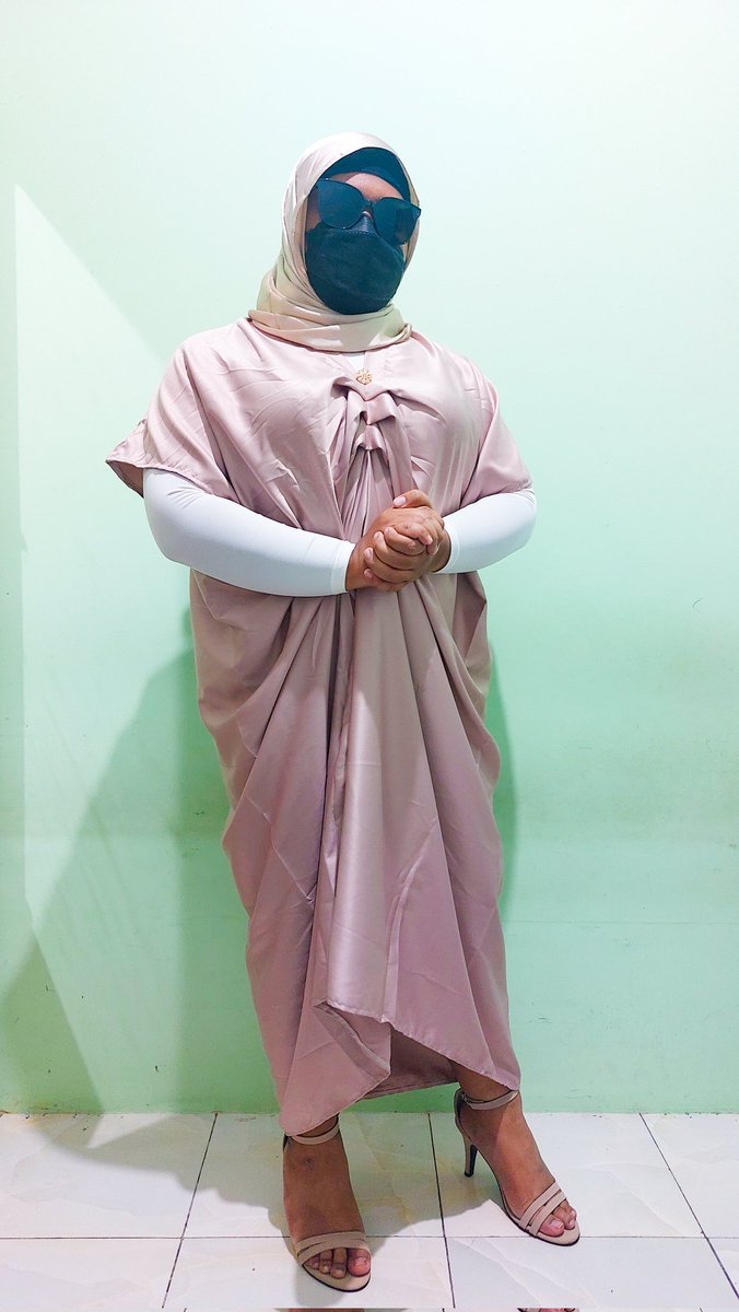 nnandrna14's tweet photo. Masih Ramadhan Vibes 
#crossdresser #crossdressermuslimah #Crossdresserindonesia #crosshijaber #cder #cderjilbab #sissy #bacolhijab #femboy #sissyindo #hijabstyle #satin #maletofemaletransformation https://t.co/KPQr0I5hsb