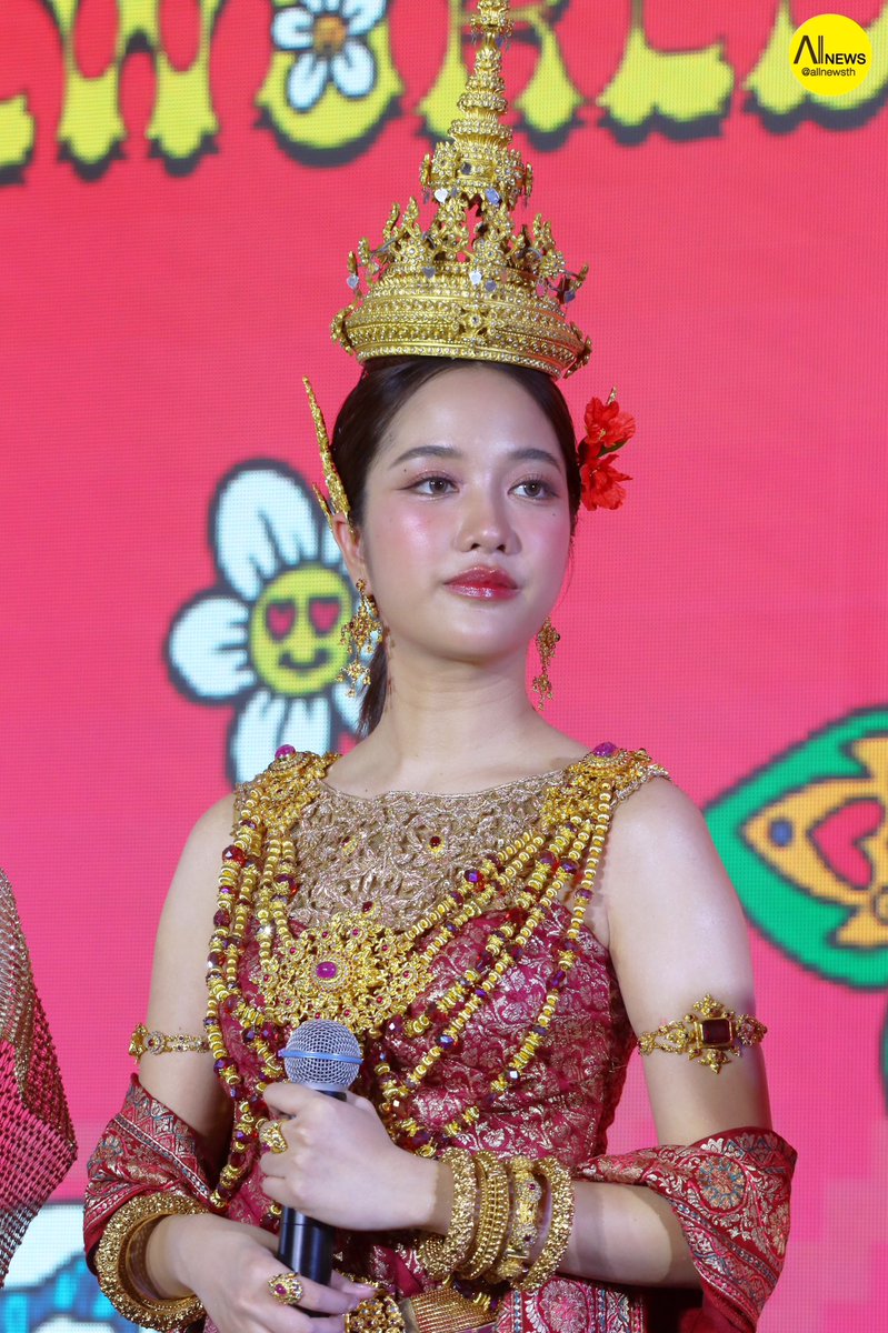 “ฟรีน สโรชา” นางสงกรานต์ปีแรก ที่สวยที่สุด  ร่วมงาน “CentralawOrld Songkran Fest2025” 

FREENBECK SONGKRAN CTW
#SongkranCTWxFB
#srchafreen 
#FreenBecky #ฟรีนเบค‌
#CTWSongkranFest2025 
#centralwOrld 
#สงกรานต์เซ็นทรัลเวิลด์