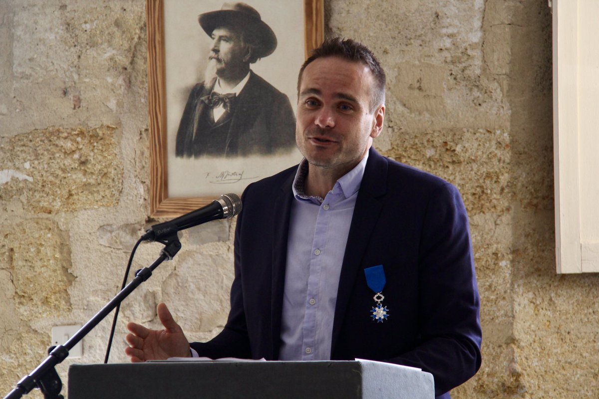 Il y a des journées inoubliables, et celle de samedi en est une.
Un immense honneur de recevoir la médaille de chevalier de l’ordre national du mérite.
Merci <a href="/marie34/">Marie Soulié @marie34.bsky.social</a> pour cette remise et merci à celles et ceux qui ont façonné mon parcours. 
Fier. Ému. Reconnaissant.