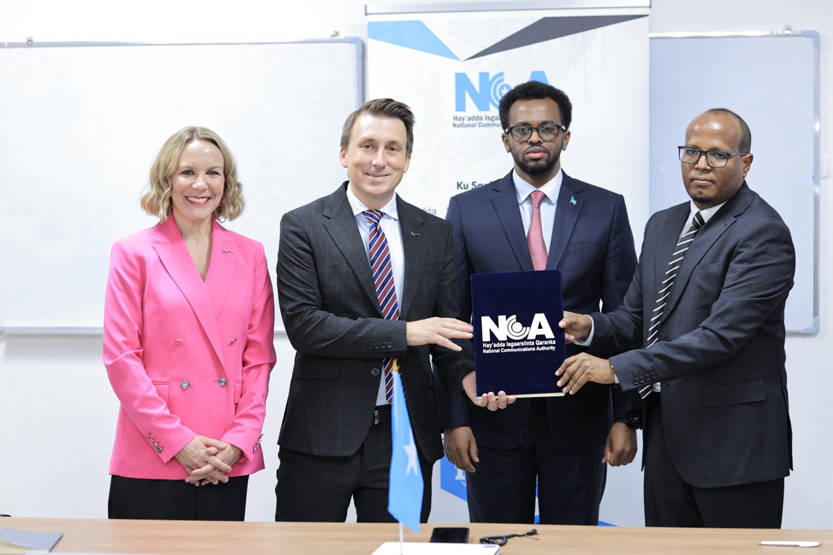 SomaliaNCA's tweet photo. On April 13, 2025, the National Communications Authority of Somalia (@SomaliaNCA) officially granted operational license approval to @Starlink  for launching its services in Somalia. 1/5
#Somalia #DigitalSomalia #Connectivity https://t.co/sGDcIJBCzC