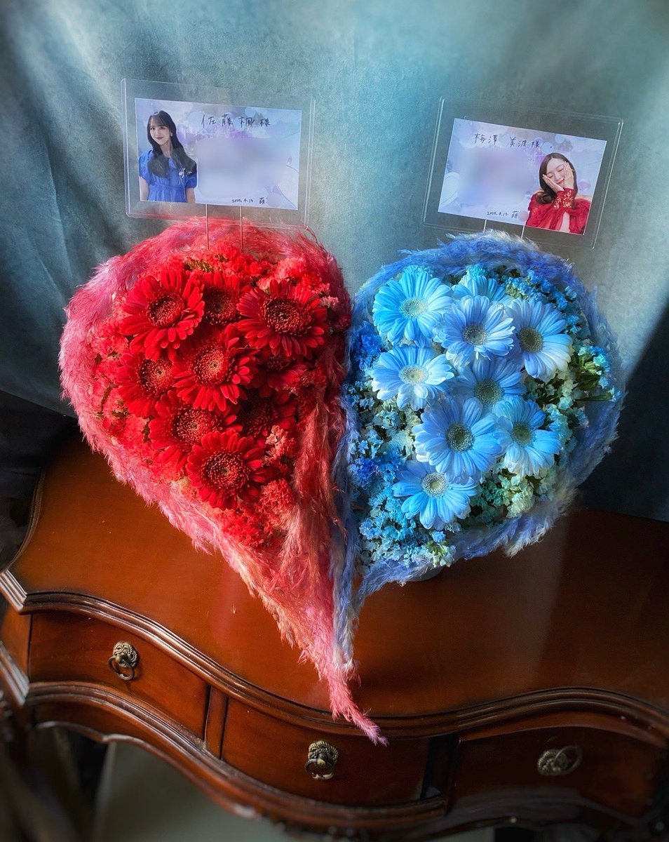 ume_7m's tweet photo. うめちゃんか楓さんどちらかが卒業の時にやろうと思っていたお花、こんなにも早く実現しちゃって寂しいけれど素敵なお花となって本人達のもとに届けられて感無量🥲 https://t.co/5Q5hH6Hwxe