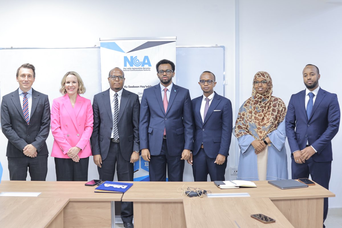 SomaliaNCA's tweet photo. On April 13, 2025, the National Communications Authority of Somalia (@SomaliaNCA) officially granted operational license approval to @Starlink  for launching its services in Somalia. 1/5
#Somalia #DigitalSomalia #Connectivity https://t.co/sGDcIJBCzC