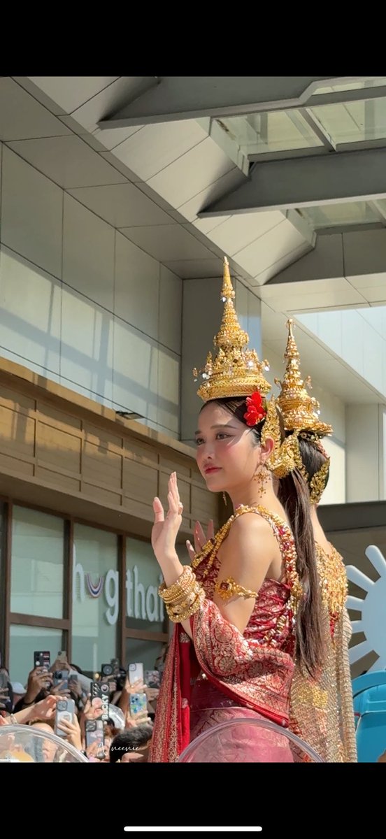 Nneenie's tweet photo. นางสงกรานต์แบบมุมข้างบ้าง
FREENBECK SONGKRAN CTW
#SongkranCTWxFB
#Freenbec #ฟรีนเบค
#srchafreen https://t.co/s6bxf295A2