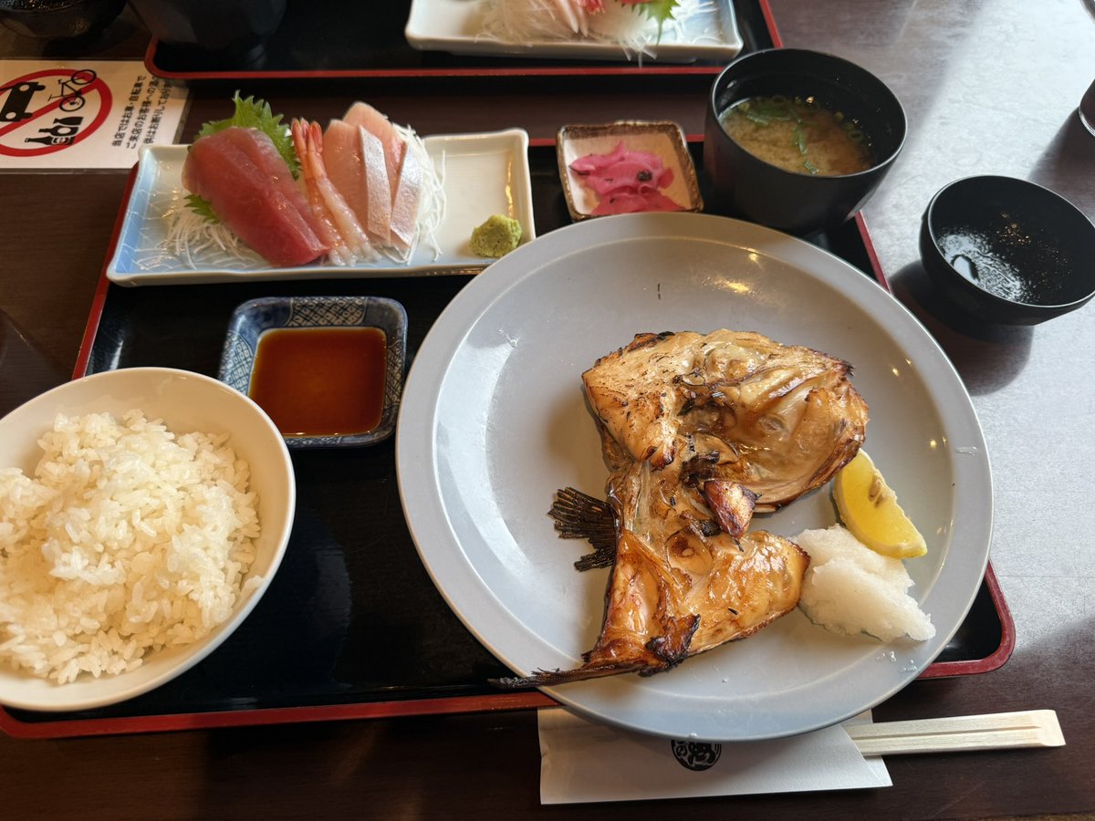 3Qrtx4v's tweet photo. 今日のお昼はヘルシーな、お魚いただきました😋 https://t.co/aQKnXKFf0r