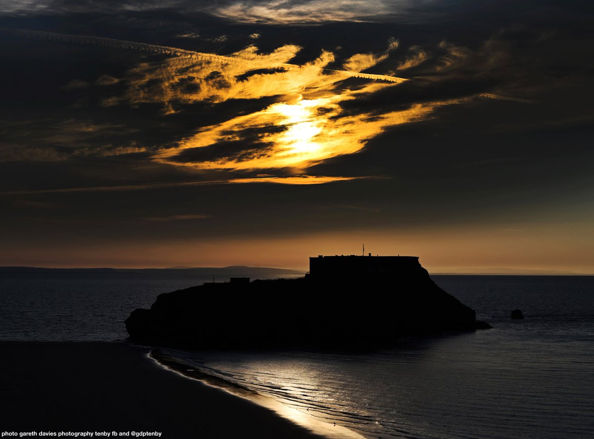Gareth Davies Photography Tenby (@gdptenby) on Twitter photo morning rose like golden eyes
~ from the old island i heard joan's diamonds and rust, playing for life
*St Catherine's Island and fort Tenby Pembrokeshire West of Golden Wales
for editorial and tourism marketing
<a href="/GDPTenby/">Gareth Davies Photography Tenby</a> photo morning rose like golden eyes
~ from the old island i heard joan's diamonds and rust, playing for life
*St Catherine's Island and fort Tenby Pembrokeshire West of Golden Wales
for editorial and tourism marketing
<a href="/GDPTenby/">Gareth Davies Photography Tenby</a> photo