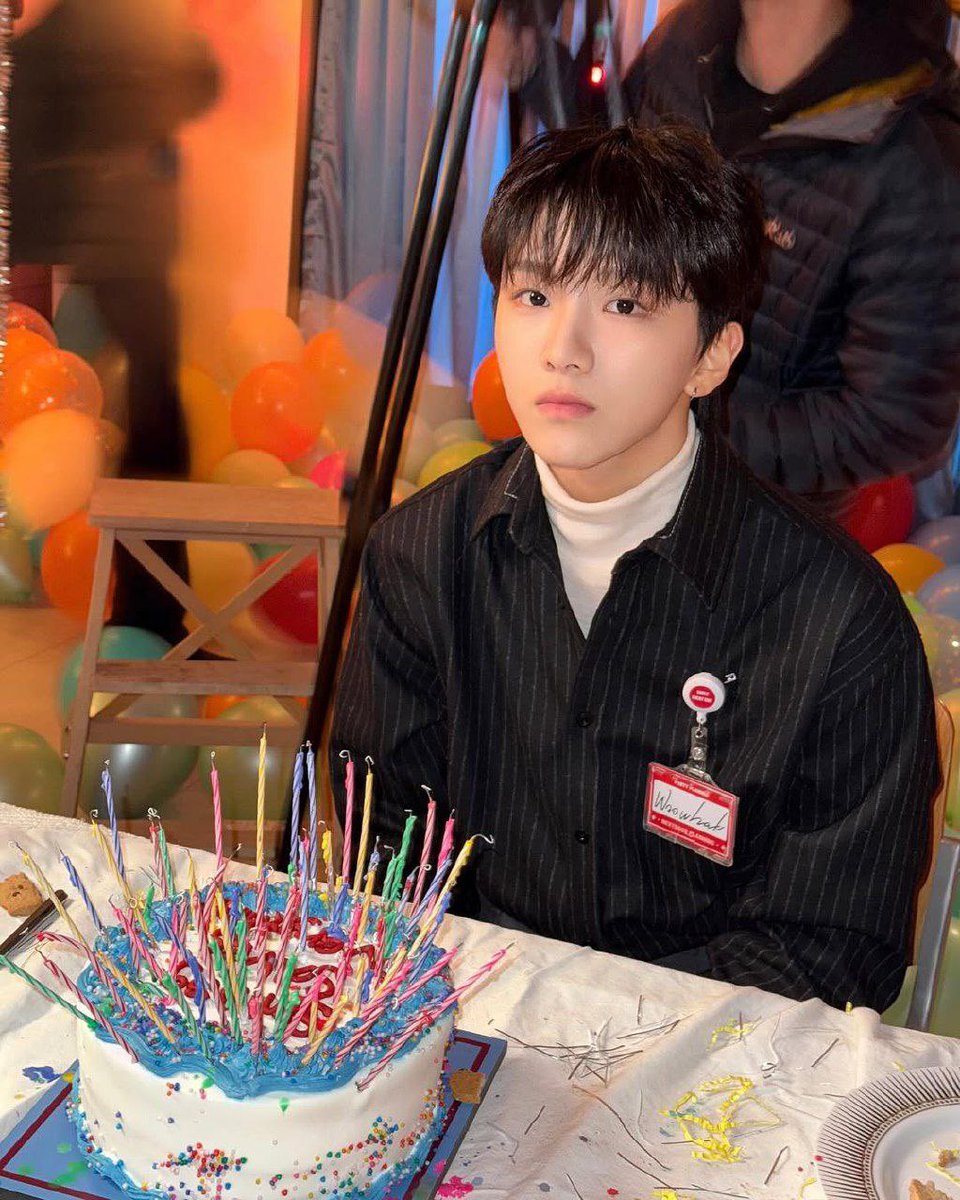 Coba hitung berapa banyak lilin di kue ulang tahun ini. Iya, banyak. Sebanyak cintaku ke kamu yang udah kamu lupain itu. 💔