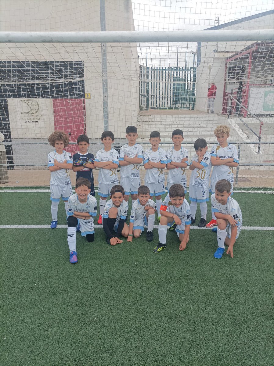 CanteraAlgabeno's tweet photo. Nuestro Prebenjamín de 3ª de @Yordanov26 volvió a dar otra alegría quedando CAMPEÓN 🩵en el Torneo celebrado en Las Cabezas de San Juan, sumando con el ganado en Tocina son dos Torneos este año.
Felicidades Campeones 👏⚽️!

#MuyNuestro https://t.co/Z6xAgJ94Ak