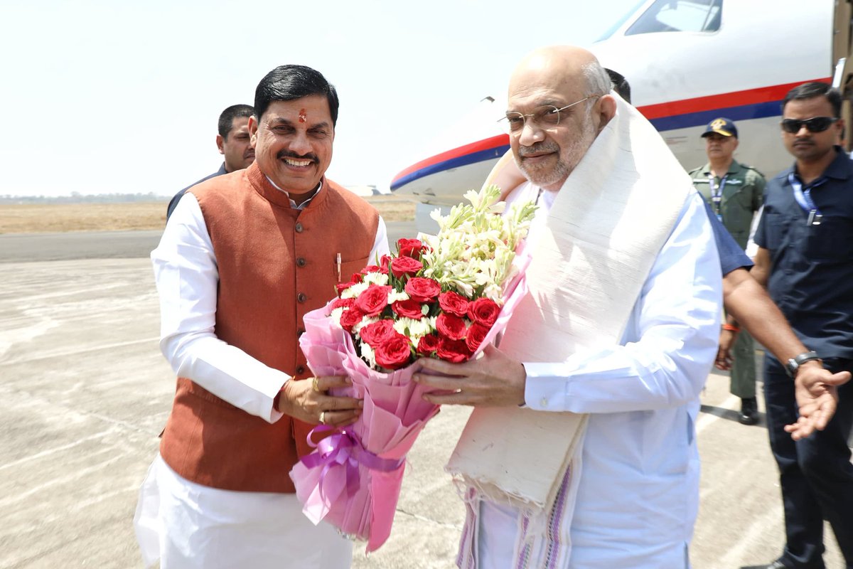 rupeshmishramp's tweet photo. क्योंकि सियासत में हर तस्वीर कुछ कहती है...! https://t.co/jOiWTXMzzG