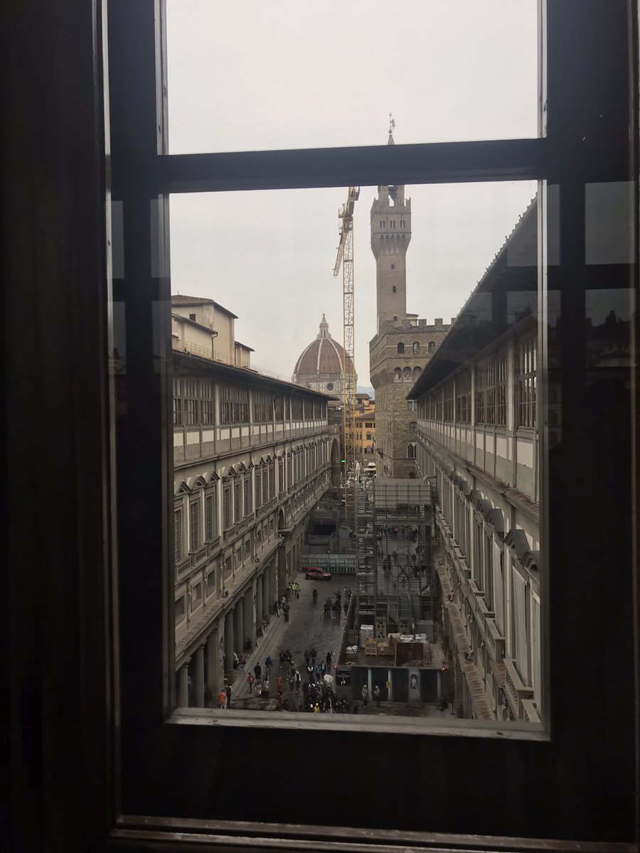 #porfavor #Florencia De quien es la genial idea de plantar la grúa Aqui👆