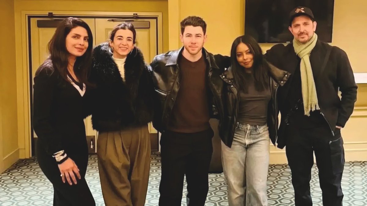 🌟 Double Date Diaries in NYC!
Amid Krrish 4 casting buzz, Hrithik Roshan and Priyanka Chopra sparked excitement as they reunited in New York—joined by their partners Saba Azad and Nick Jonas for a fun night out! 🎭💫
The Bollywood-Hollywood squad caught Nick’s Broadway show The