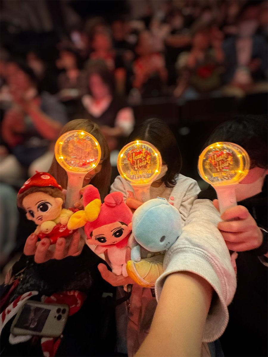 mii9825's tweet photo. 純喜くんが愛してやまないATSUSHIとのツーショット🥹🩷（現実は中々見れなさそうだから私が🫡🩷）
純喜くんには絶対に絶対に見に行ってほしいライブだった！！今日見れてる？🥹
見に行けてたらもうこの上ない幸せです🥺
そしていつか【願い】のカバーお願いします😭🙏🏻🩵#EXILEATSUSHI復活祭 #河野純喜 https://t.co/39eDF5GNyI