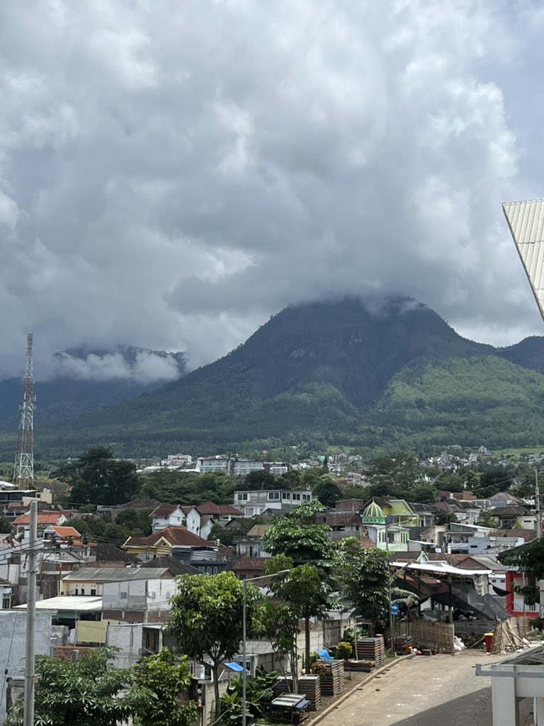 _16rend's tweet image. Batu kalau cerah… 📍Among Tani #Batu