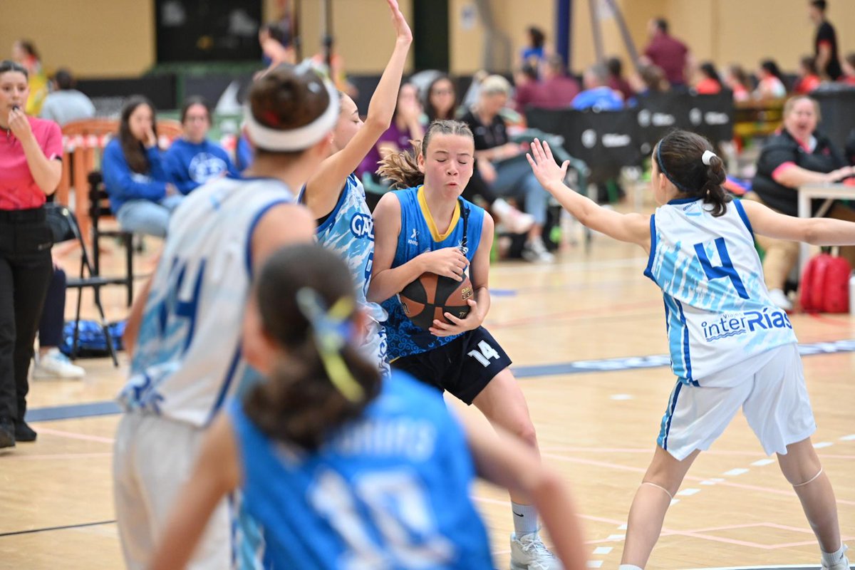 FBPA_asturias's tweet photo. 💠 SELECCIONES // PLANETA MINI 2025 // FASE DE GRUPOS // MINI FEMENINO // FINAL // @FBPA_asturias 56-59 @FGB_Baloncesto ¡NOS QUEDAMOS MUY CERCA! ¡DE TARDE TENDEMOS UNA NUEVA OPORTUNIDAD! #PlanetaMini2025 #PorElBaloncestoAsturiano #LaFuerzaDeLaTierrina💙💛 #MiniAstures @TorioPhoto https://t.co/j3U4zWMzen