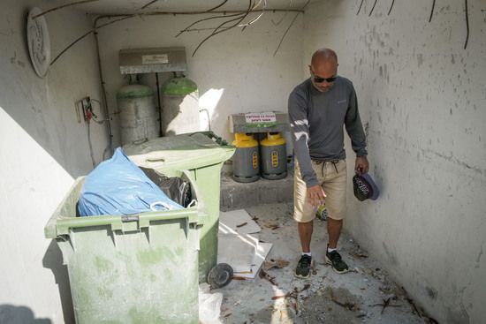 تشکر  مردم غزه از  ایران بخاطر حمایتها و خصوصا عملیات وعده صادق  که برای اولین بار ترس رو در وجود اسقاطیلیها دیدیم و‌اسقاطیل منتظر بود بزنیدش، ما اون‌ شب حس کردیم تنها نیستیم
حضرت اقا فرمودند این واجب ماست.

#وعده_صادق 
#قدرت_ملی