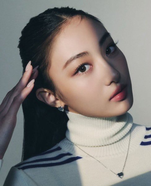 meovvpics's tweet image. GAWON FOR PRADA FINE JEWELRY