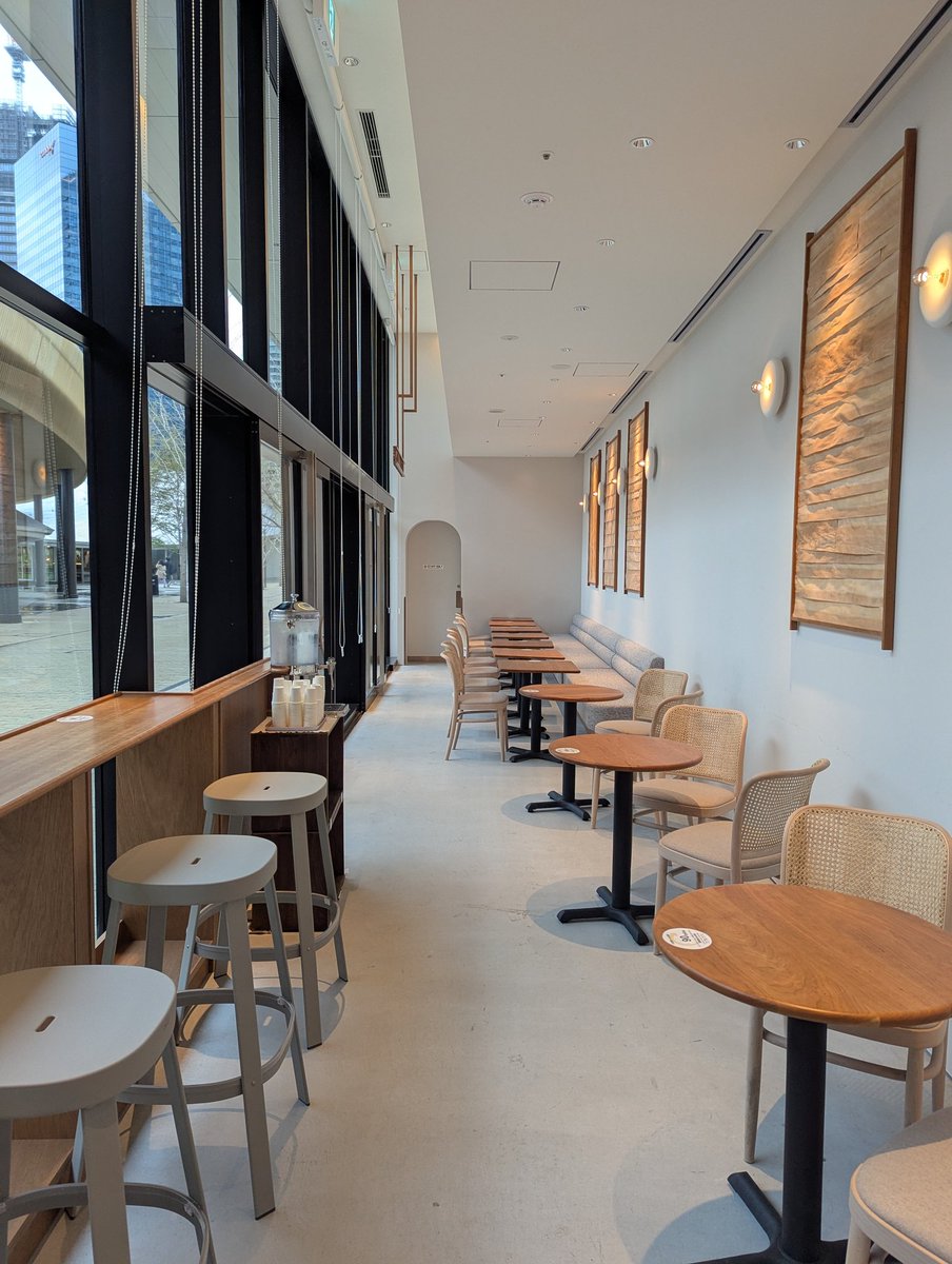 furan_osakacafe's tweet photo. 堀江に本店があって30年以上続くパティスリーの新店！梅田でイートイン出来るパティスリーなのに安すぎます
2025/3 open🎉
🏠LE PINEAU うめきたグリーンプレイス店
📍大阪市北区大深町5-1 うめきたグリーンプレイス1階
🚃JR大阪駅徒歩4分
⏰10:00〜20:00(L.O19:30)
不定休
ショコラフレーズ 551 https://t.co/zsgyidFtuj