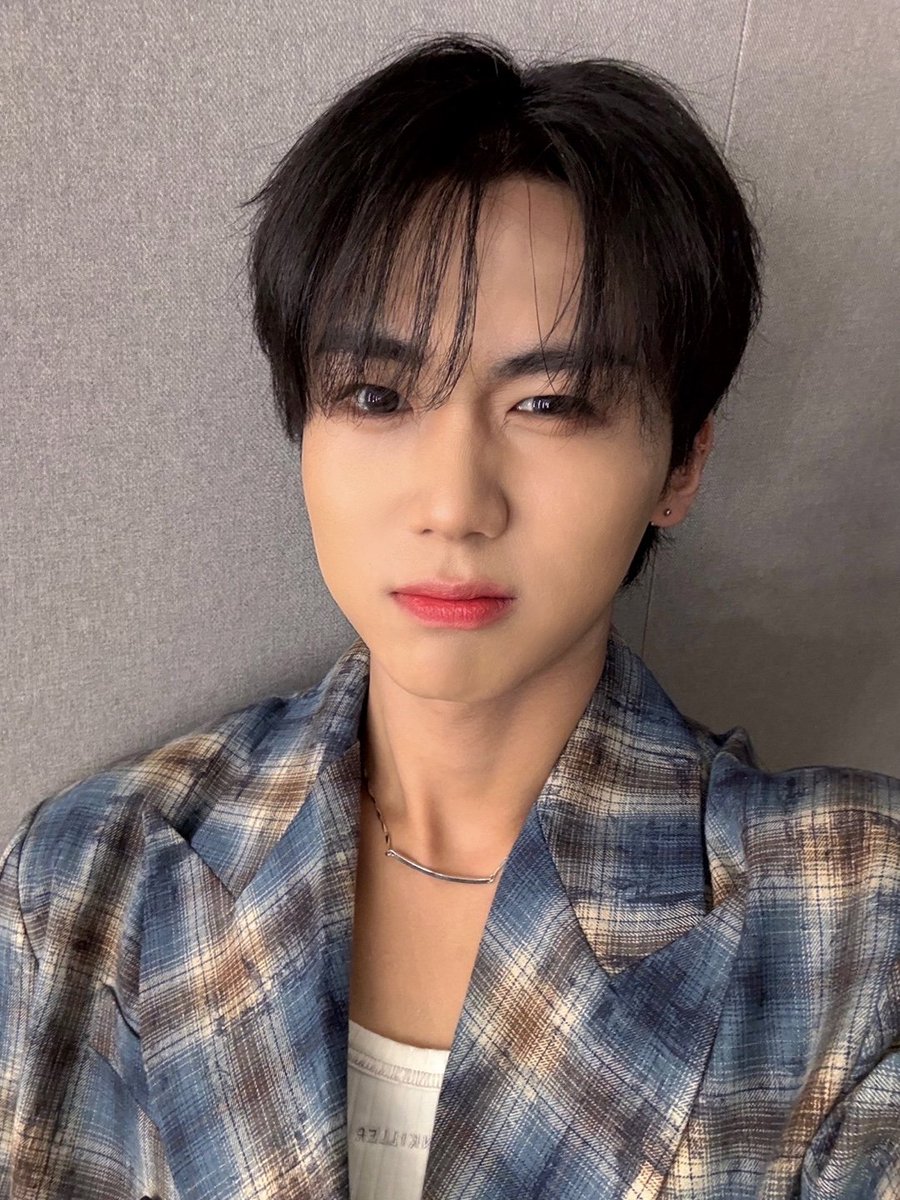 [📸] 250413 JONGHYEONG BIRTHDAY FANMEETING <Happy JJONG's Day>

🐻💚🎂 

#JONGHYEONG #종형