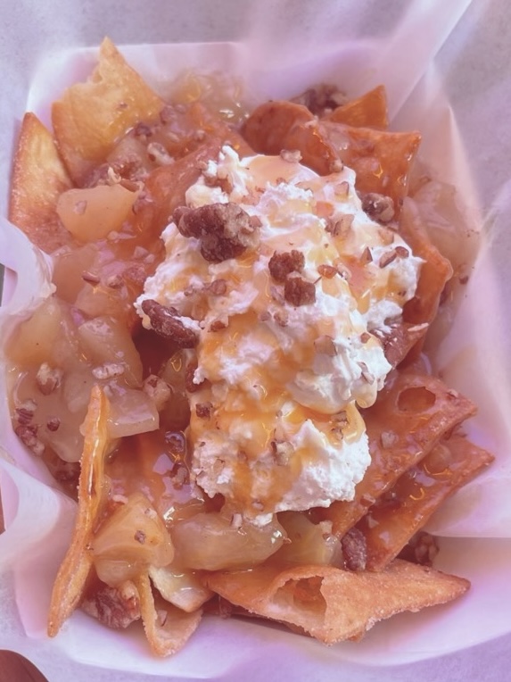 ProjectBBQLV's tweet image. Craving something sweet? Satisfy your sweeth tooth with our irresistible Apple Pie Nachos!