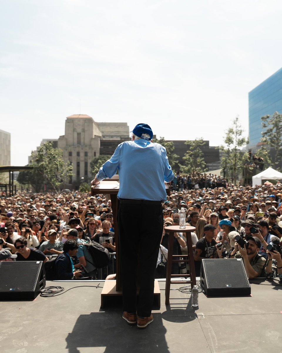 wwatsonupdates's tweet photo. 🚨Will Watson stuns at Bernie rally in Los Angeles, California. https://t.co/RkWeAHhrsF