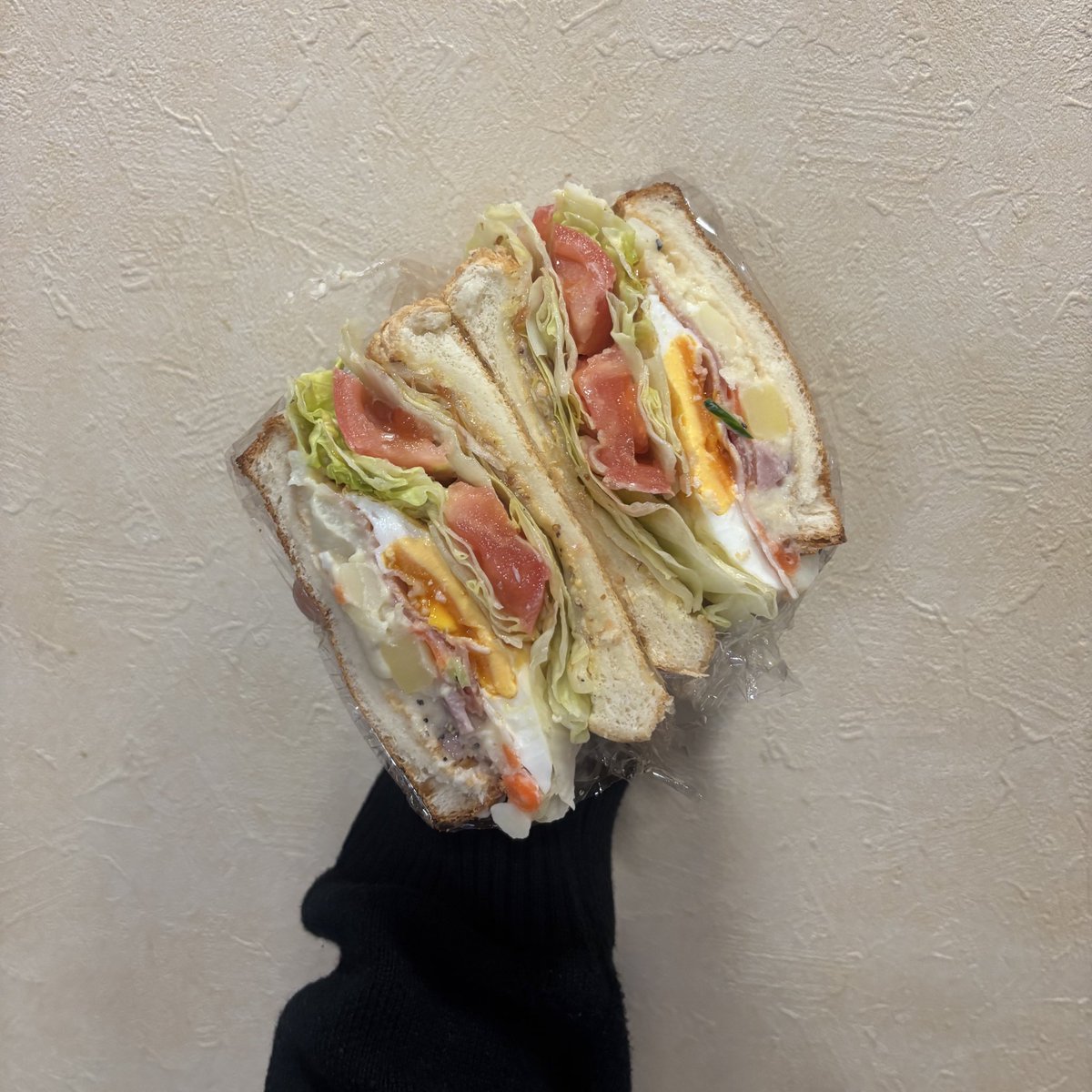 happiness__617's tweet photo. パンより具が多いサンドイッチがすき 。
これはポテサラ���ムチーズ 🥪 https://t.co/Dl92gJXBaF
