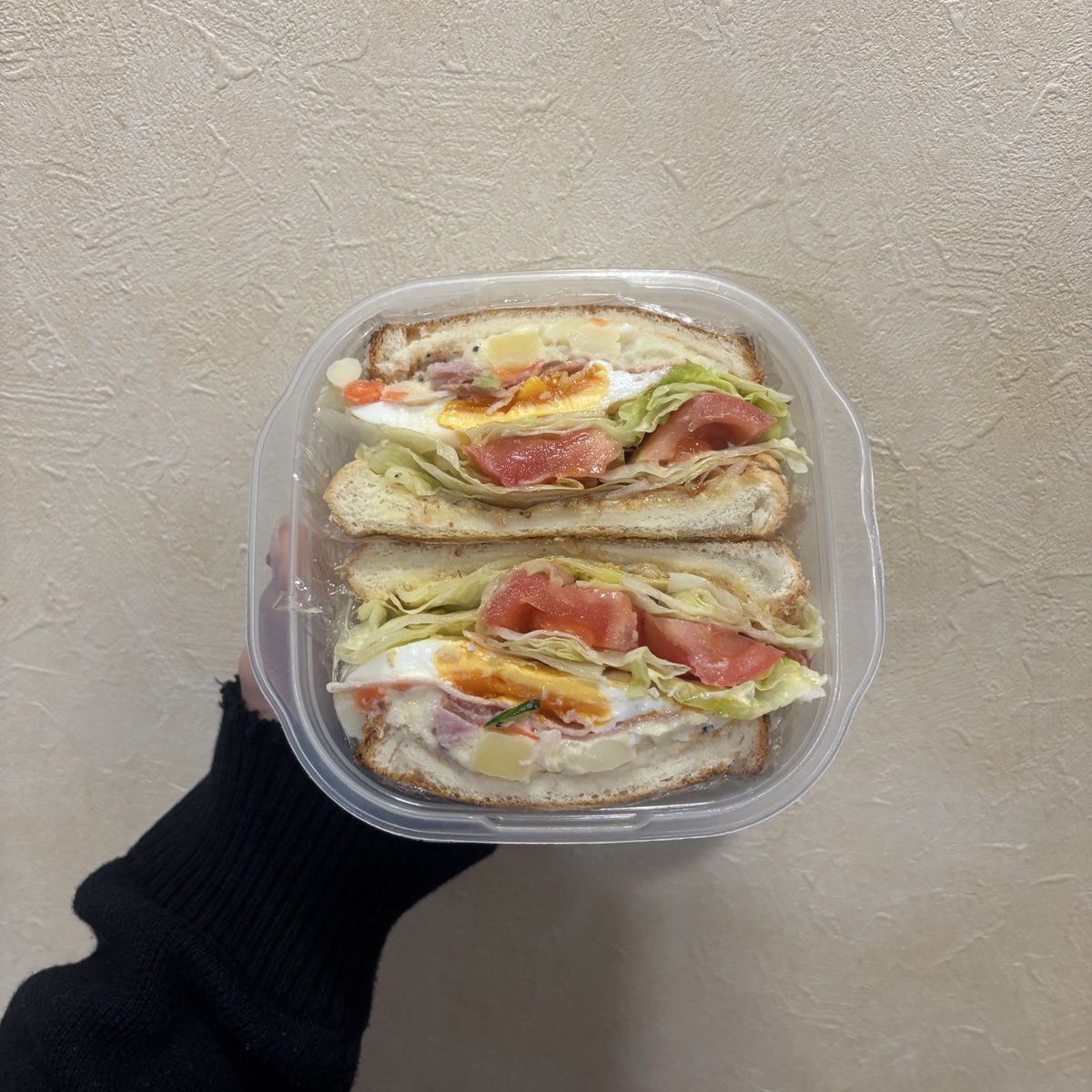 happiness__617's tweet photo. パンより具が多いサンドイッチがすき 。
これはポテサラ���ムチーズ 🥪 https://t.co/Dl92gJXBaF