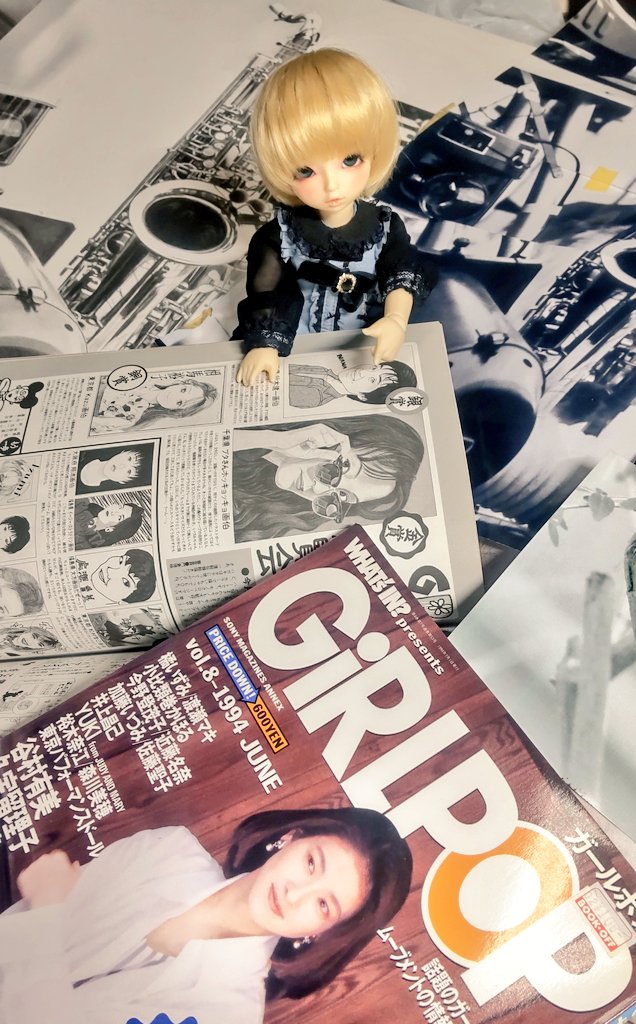osaru552's tweet photo. 押し入れから出てきた。
昔、おとーたんが似顔絵描いて出したときの音楽雑誌girlpopが出てきた。
おとーたんちょっと下手🖌️🎨
#girlpop 
#似顔絵 https://t.co/1KCr2J5Lt9