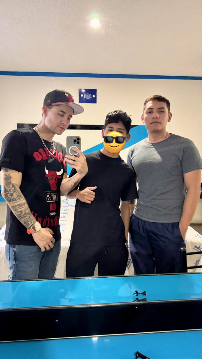 morbo_kiing's tweet photo. Días antes nos estaba preparando unos mojitos 🍹en un bar este morrito bartender de 18 años. 😎Días después le tocó a su culito 🍑ser preñado y preparar un batido de nuestras leches. 💦

Video completo de 47min en:
https://t.co/1R3XZaSNES

Y en mi canal PREMIUM de Telegram 
@El_chilanguito_ 
@ElCariin 
@EncuentroGayMty