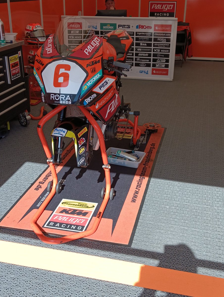 mikillernl's tweet photo. Yesterday went to the #DutchWorldSBK and had VIP tickets from a team my father sponsors. Had an absolute blast and I still get surprised every time how f*ing fast they go and how loud it is. 

2 Dutch wins (including from the guy we got the tickets from) so happy days. https://t.co/Tz2AXyO8oL