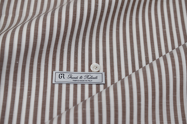 tailormadedandy's tweet photo. 本日は、シャツ生地3着のご紹介をさせていただきます。
Grandi &amp; Rubinelli  Made in ITALY  ¥27,000 (＋TAX)
Cotton 65% , Linen 35%
コットン＆リネンのシャツ生地でございます。
薄手のコットンにリネンをブレンドして、
よりサラッとした風合いに仕上がっています。

#オーダーメイドシャツ https://t.co/1N7daDp6UX