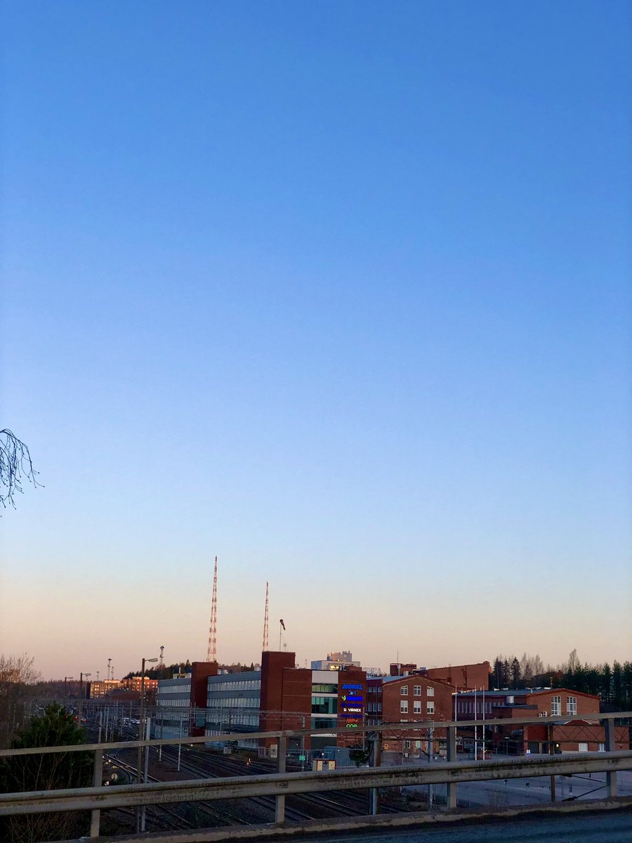 helip_j's tweet photo. Siellä on #hiekkamyrsky käynnissä kaupungilla . Rauhallista pyhäpäivää kaikille 😎 #huhtikuu2025 #April13th #vaalit2025 💙🤍💚💜 https://t.co/lsO2DZBqVb