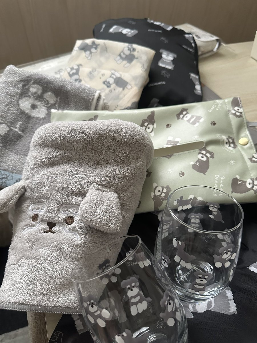 maschnauzer's tweet photo. シュナ飼いさんに共有
GETして〜🥰

#ミニチュアシュナウザー 
#ミニシュナ
#いぬのいる暮らし 
#犬好きさんと繋がりたい https://t.co/pFRg496AC2