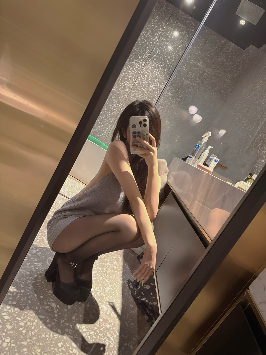 穿这身出门夜跑啦
出门98斤 回来100斤♠

#媚黑 #鸡巴套子 #反差婊 #肉便器 #吞精 #羞辱 #骚货 #婊子 #母猪 #校妓 #贱货 #公交车 #堕落 #校鸡 #性瘾  #辱骂 #反差  #变态 #投稿 ＃黑爹 https://t.co/5L7a1PgNdW