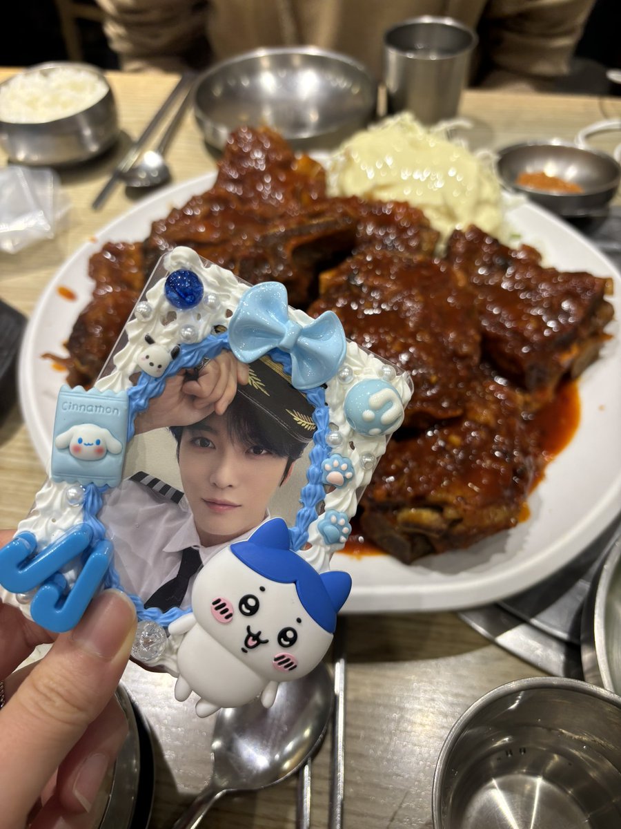 gift_jaejoo's tweet photo. 📍신동궁감자탕뼈숯불구이 선릉직영점
오복솥뚜껑 좋아했던 친구 데리고
유명한 재쥬맛집 또 소개하기🤤
(매운 재쥬 맛집 꿀팁 : 사전에 달달구리로 위장 코팅하고 간다)
#재쥬예절샷
#JJMJ #재쥬맛집 #JJMJ_재쥬맛집 https://t.co/73HqwwhMu3