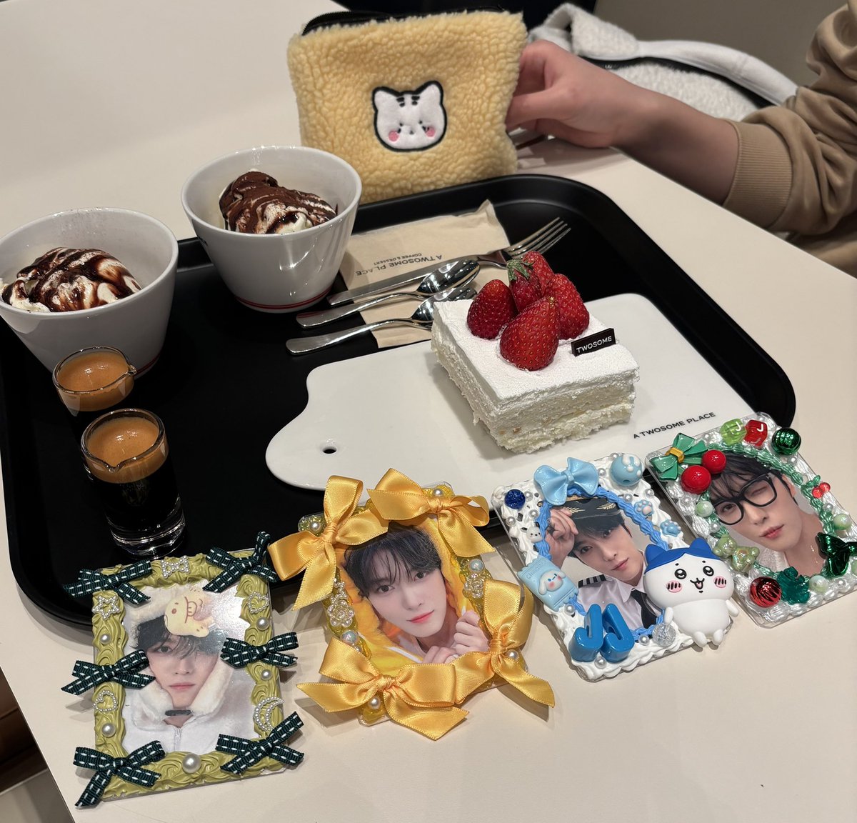 gift_jaejoo's tweet photo. 📍신동궁감자탕뼈숯불구이 선릉직영점
오복솥뚜껑 좋아했던 친구 데리고
유명한 재쥬맛집 또 소개하기🤤
(매운 재쥬 맛집 꿀팁 : 사전에 달달구리로 위장 코팅하고 간다)
#재쥬예절샷
#JJMJ #재쥬맛집 #JJMJ_재쥬맛집 https://t.co/73HqwwhMu3