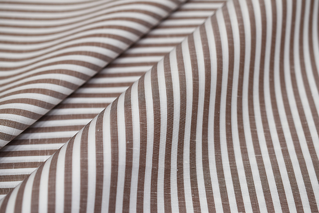 tailormadedandy's tweet photo. 本日は、シャツ生地3着のご紹介をさせていただきます。
Grandi &amp; Rubinelli  Made in ITALY  ¥27,000 (＋TAX)
Cotton 65% , Linen 35%
コットン＆リネンのシャツ生地でございます。
薄手のコットンにリネンをブレンドして、
よりサラッとした風合いに仕上がっています。

#オーダーメイドシャツ https://t.co/1N7daDp6UX