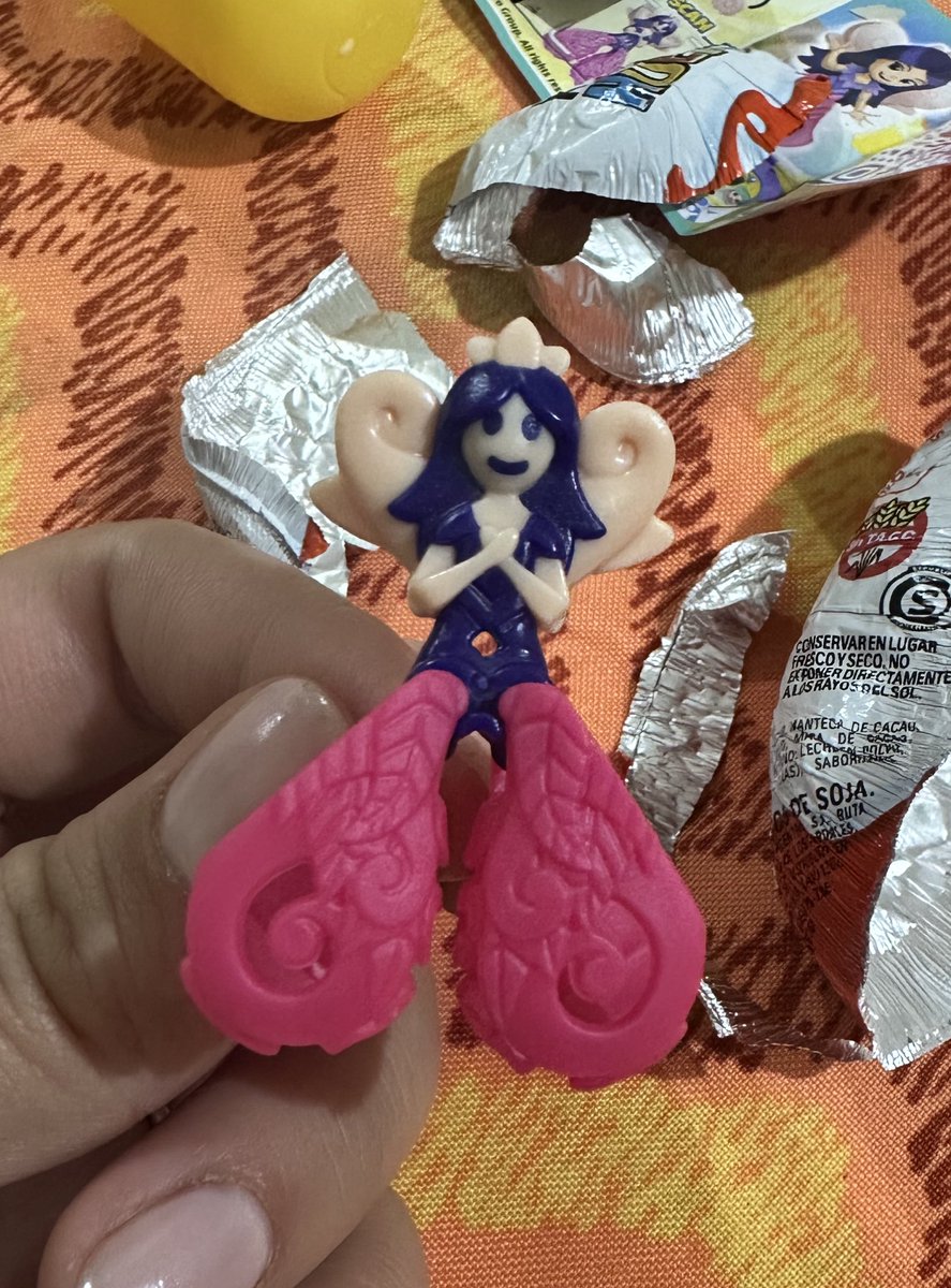 AgooosGarcia's tweet photo. Compramos un kinder y vino esto. Literal es la representación de “me tienen los huevos inflados”. https://t.co/Hbfb58rD7G