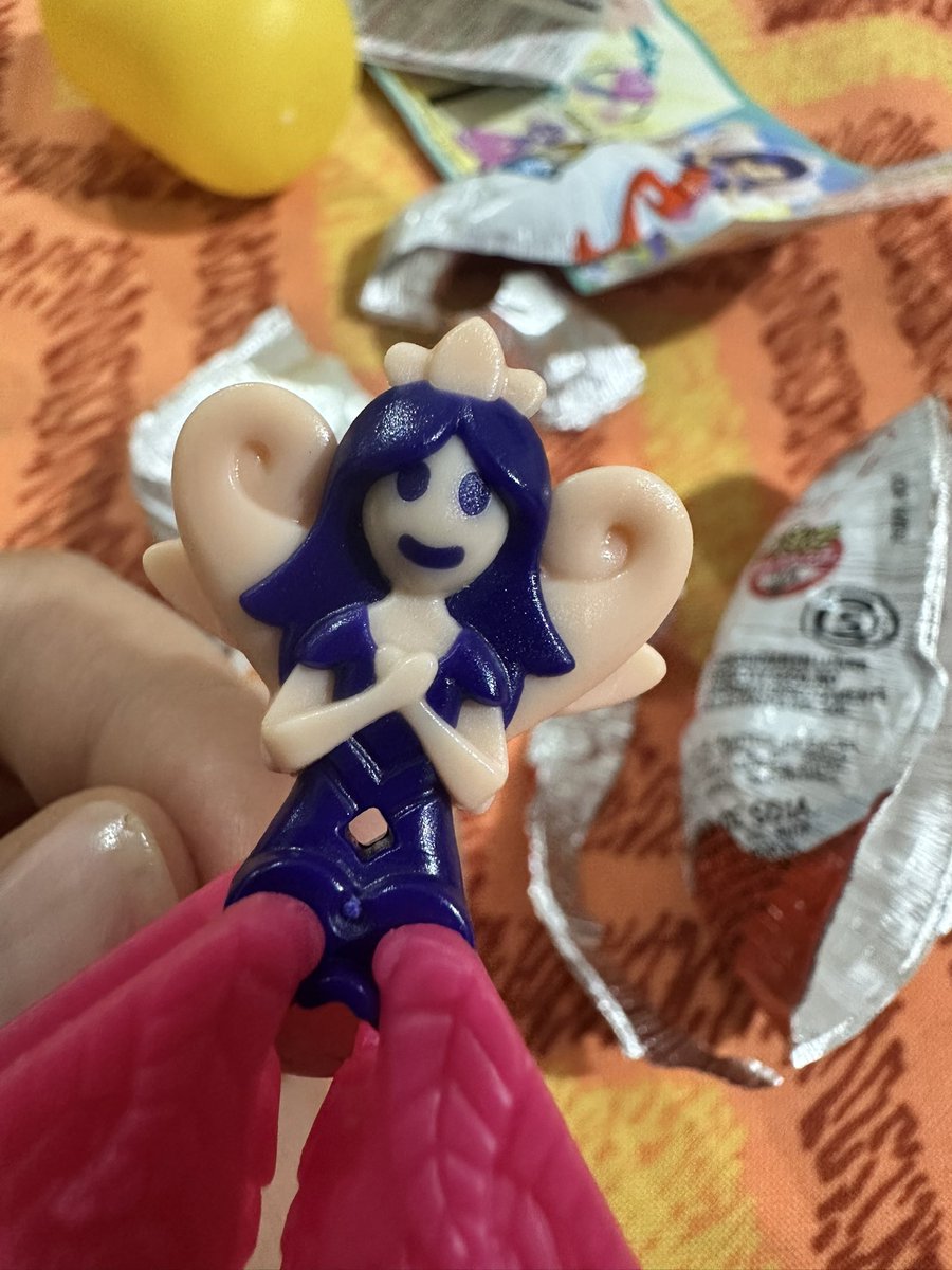 AgooosGarcia's tweet photo. Compramos un kinder y vino esto. Literal es la representación de “me tienen los huevos inflados”. https://t.co/Hbfb58rD7G