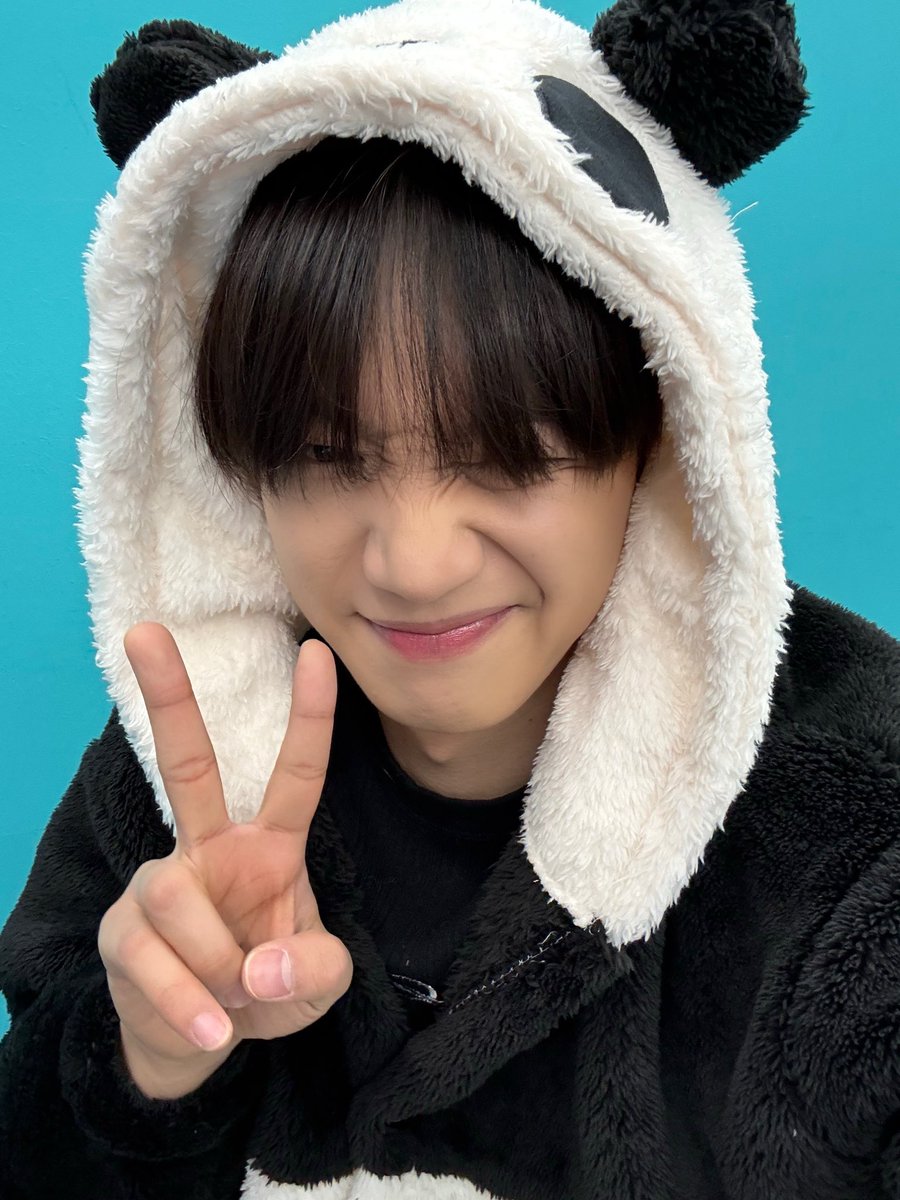 LYM_offcl's tweet photo. [📸] 2025.04.13
메이크스타 영상통화 팬사인회 🐻‍❄️

#LIMYOUNGMIN #임영민
#OnMyWay #3RD_EP_OnMyWay https://t.co/mhvxpc7nSx