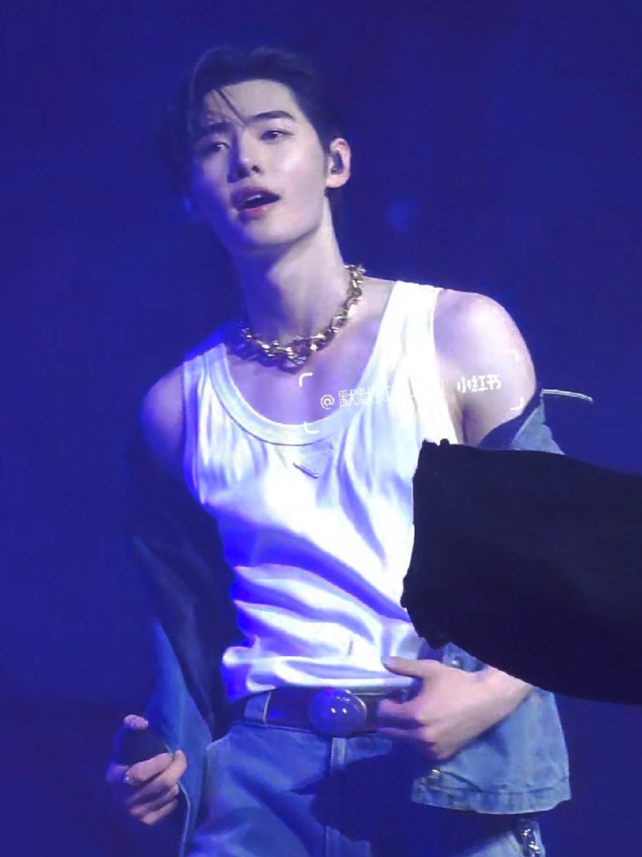 hoonikiz's tweet photo. SLEEVELESS HOON SO HOT 🫠 #SUNGHOON https://t.co/yS1eOZvrQd